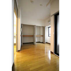 プレール市ヶ谷納戸町のサムネイル