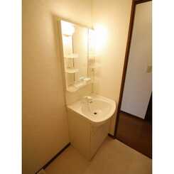 アムール 金谷のサムネイル