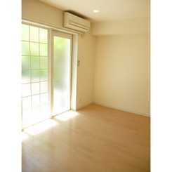 アムール R.のサムネイル