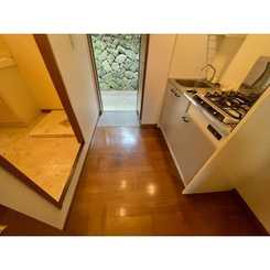 アンプルール ブワ 横須賀中央のサムネイル