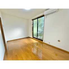 アンプルール ブワ 横須賀中央のサムネイル