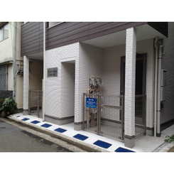 チャーリーズハウス根岸公園のサムネイル