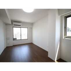 プレール・ドゥーク三軒茶屋のサムネイル