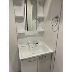 ルナ・戸田のサムネイル