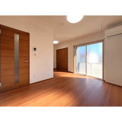 アムール　アピスのサムネイル