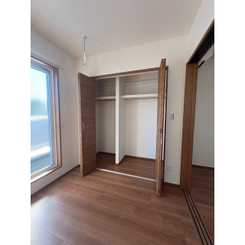 アムール　アピスのサムネイル