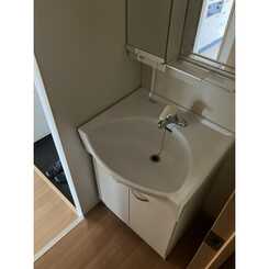 N KOMATUYAのサムネイル