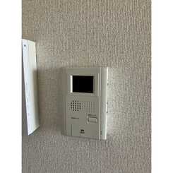 N KOMATUYAのサムネイル